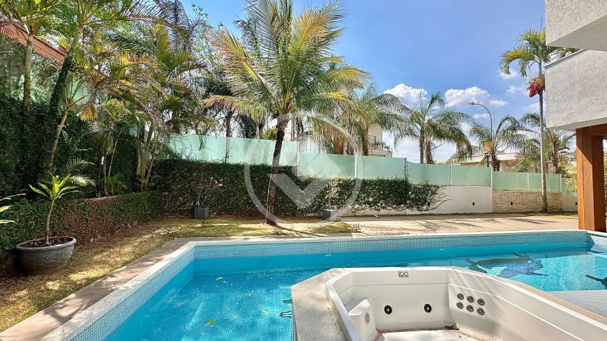Casa Térrea 5 Suítes no Condomínio Alphaville Goiás codigo: 87478