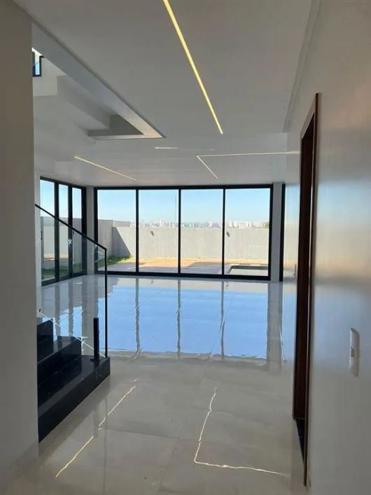 Luxuoso Sobrado com 4 Suítes e Vista Infinita no Portal do Sol Mendanha