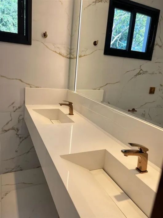 Luxuoso Sobrado com 4 Suítes e Vista Infinita no Portal do Sol Mendanha