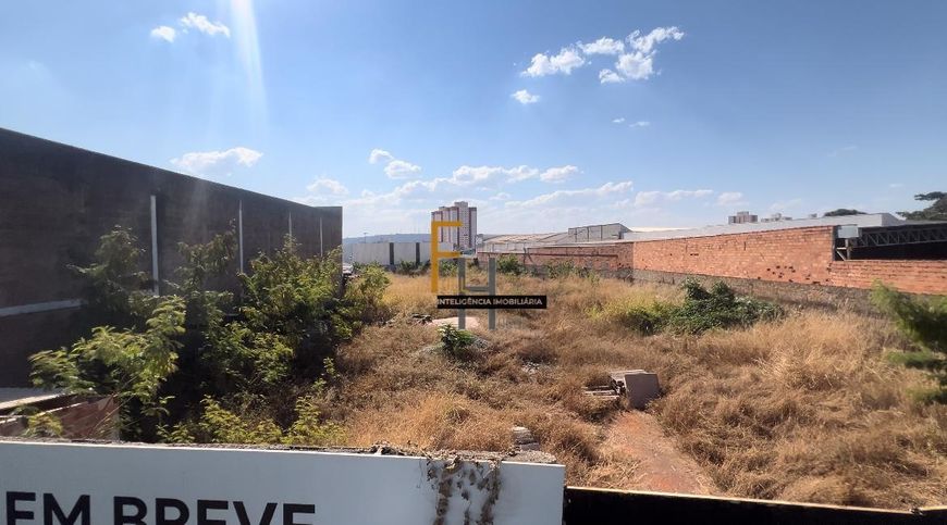 LOTE NO PARQUE OESTE INDUSTRIAL I 2.300M²