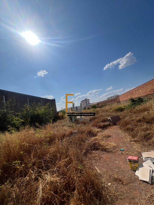 LOTE NO PARQUE OESTE INDUSTRIAL I 2.300M²