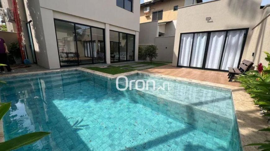 Sobrado com 4 dormitórios à venda, 264 m² por R$ 2.440.000,00 - Loteamento Portal do Sol I - Goiânia