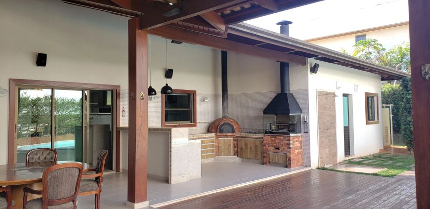 Sobrado para venda no Aldeia do Vale, 3 Suítes, Varanda Gourmet c/ churrasqueira e pisc. Aquecida