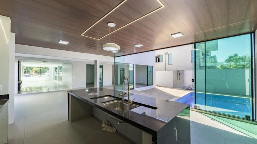 Sobrado à venda com 417 m² em condomínio fechado no Residencial Granville.