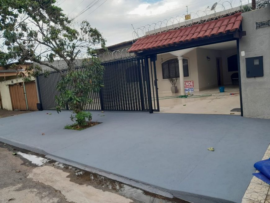 Casa a venda de 200m² com 3 quartos, com piscina - Jardim das Esmeraldas
