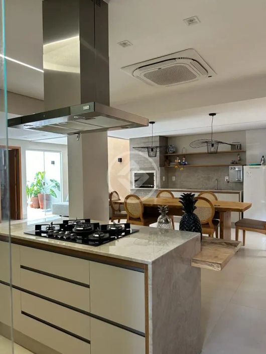 REF: OFFICE2707 Sobrado no Condomínio Reserva Jardim do Parque, sendo 4 suítes, com 320m², Goiânia-G