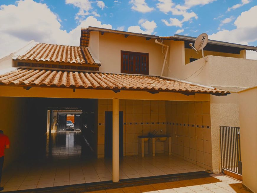 IMÓVEL COM 03 RESIDÊNCIA INDIVIDUAIS OPORTUNIDADE ÚNICA PARA INVESTIDORES EM RENDA OU MORADIA