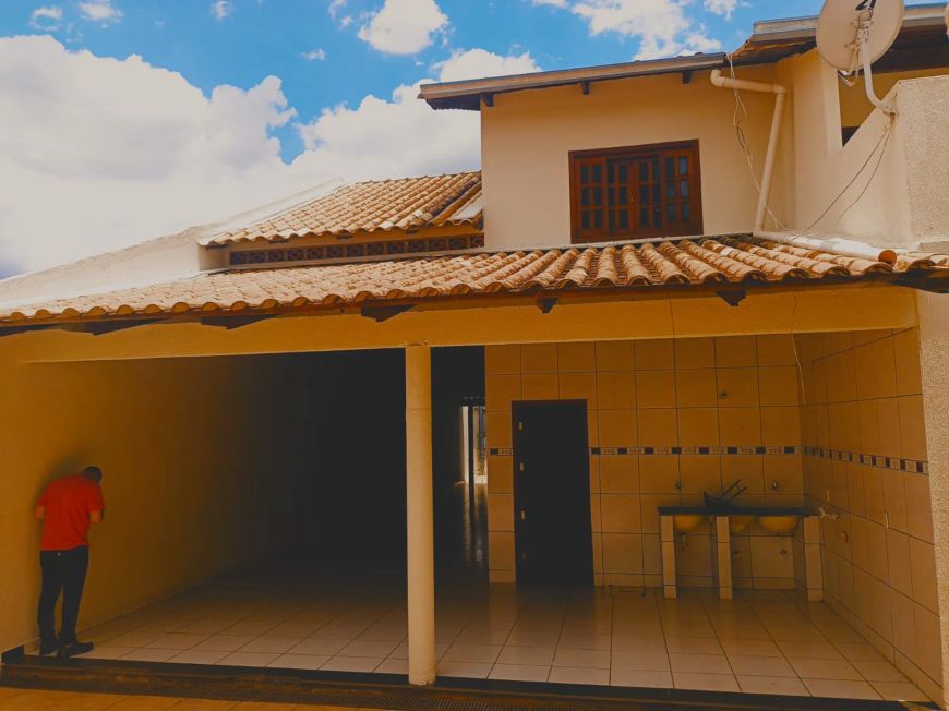 IMÓVEL COM 03 RESIDÊNCIA INDIVIDUAIS OPORTUNIDADE ÚNICA PARA INVESTIDORES EM RENDA OU MORADIA