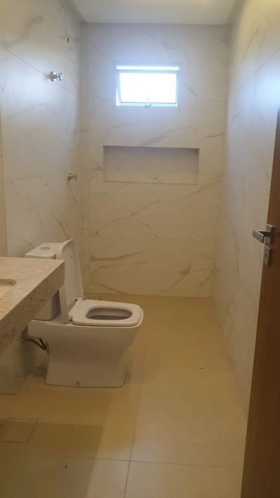 Sobrado para venda tem 265 metros quadrados com 4 quartos em Parque Amazônia - Goiânia - GO