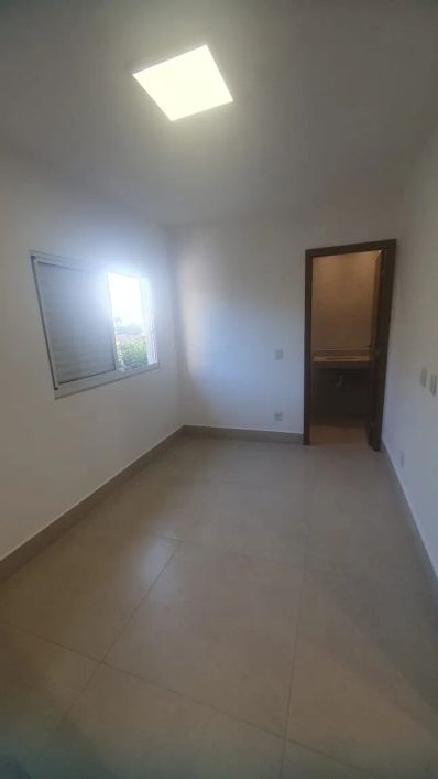Sobrado para venda tem 265 metros quadrados com 4 quartos em Parque Amazônia - Goiânia - GO