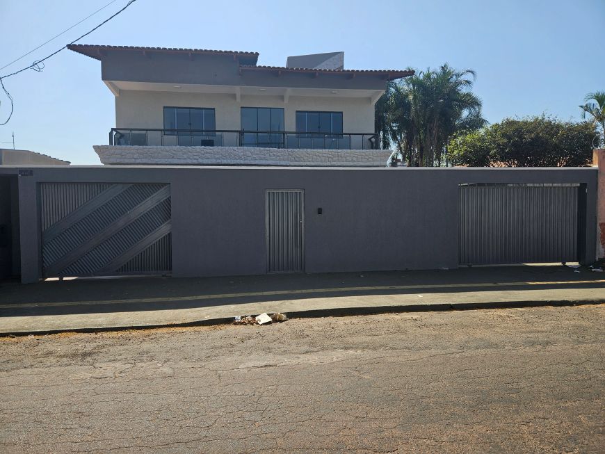 Sobrado com 4/4 a venda no Setor Sudoeste