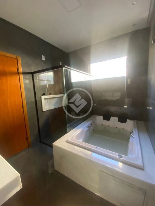 REF: OFFICE2701 Sobrado no Condomínio do Lago, sendo 4 suítes, com 309m², Goiânia-GO codigo: 93988