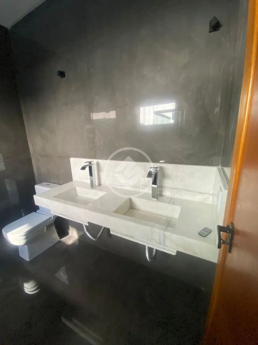 REF: OFFICE2701 Sobrado no Condomínio do Lago, sendo 4 suítes, com 309m², Goiânia-GO codigo: 93988