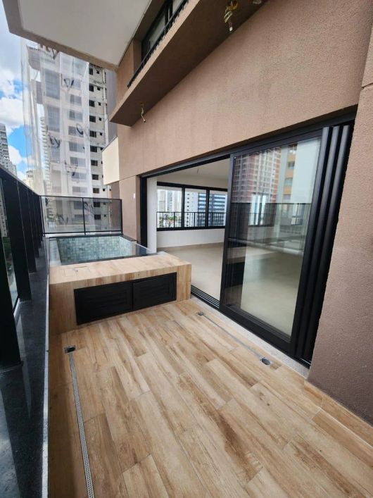 APARTAMENTO À VENDA NO SETOR MARISTA COM 244 METROS E TRÊS SUITES PLENAS
