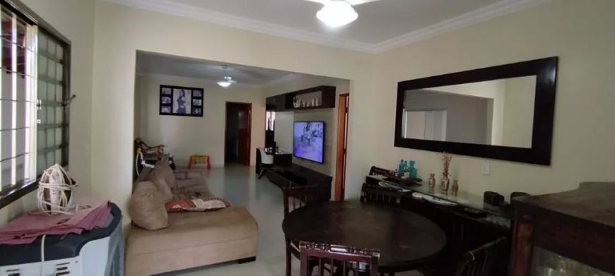 Casa de 260 m² com 04 quartos à venda por R$ 850.000 no Jardim Balneário Meia Ponte - Goiânia