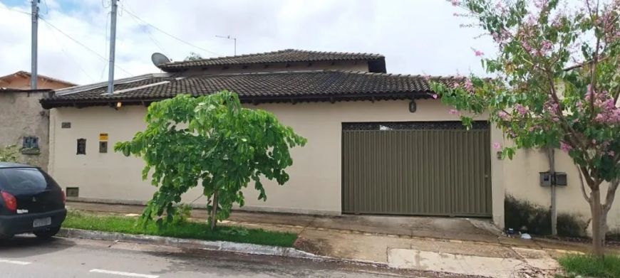 Casa de 260 m² com 04 quartos à venda por R$ 850.000 no Jardim Balneário Meia Ponte - Goiânia