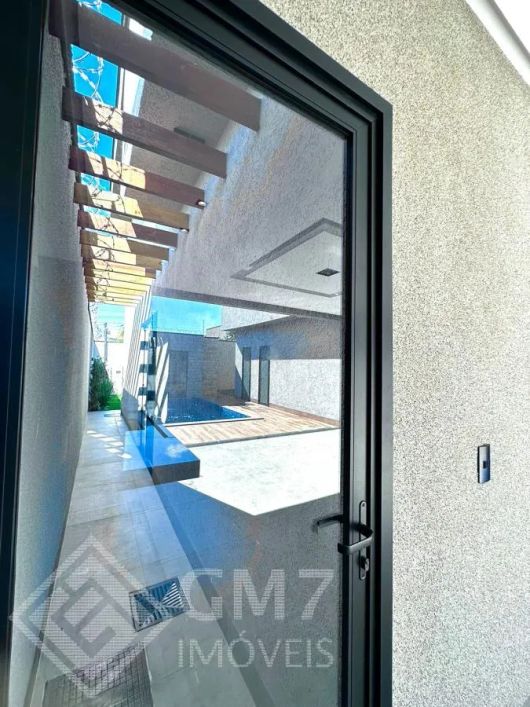Casa para Venda em Goiânia, Setor Três Marias, 3 dormitórios, 3 suítes, 4 banheiros, 4 vagas