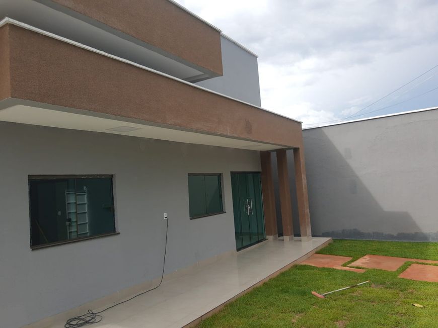 Casa Setor Vera Cruz II Casa de Rua com 3 Quarto(s) e 3 banheiro(s) à Venda, 230 por R$ 700.000 no s