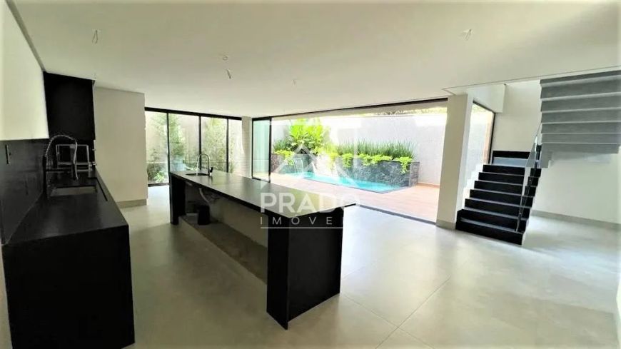 Sobrado à venda com 4 quartos, Jardins Madri, Goiânia, Goiás