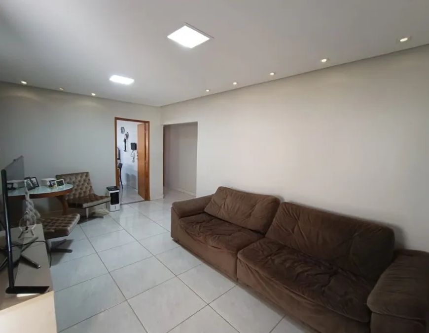 Casa para venda com 212m² e 4 vagas em Aparecida de Goiânia