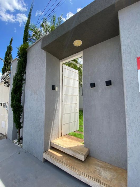 Casa térrea 3Q sendo 1 suite, area de lazer com piscina, paisagismo no st goiania 2 por R$ 900 mil