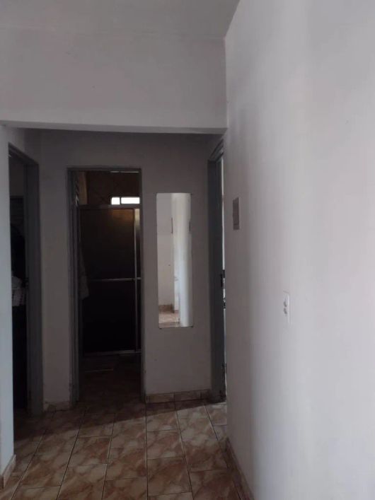 Casa de 3 quartos, sendo 1 suíte e Barracão nos fundos no Setor dos Dourados