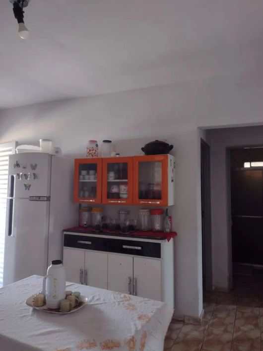 Casa de 3 quartos, sendo 1 suíte e Barracão nos fundos no Setor dos Dourados