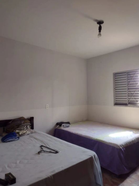 Casa de 3 quartos, sendo 1 suíte e Barracão nos fundos no Setor dos Dourados