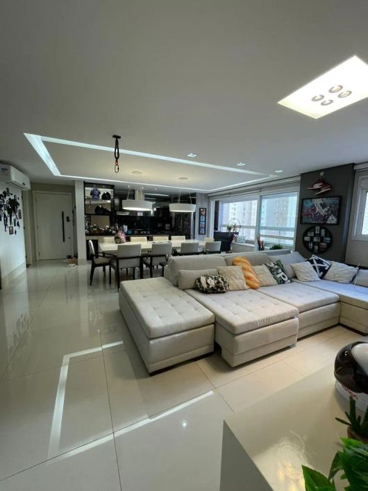 Apartamento com 150m2, 3 suítes, 2 vagas paralelas, todo mobiliado e decorado, Varanda com Churrasq