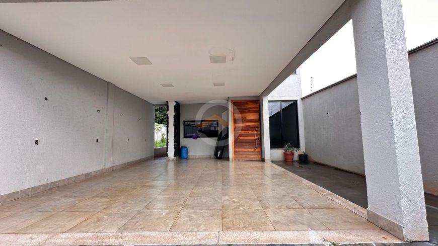 Sobrado com 4 Quartos, 3 Suítes com Varanda e Closet, 4 Vagas de Garagem