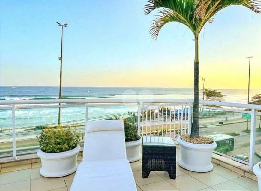 Condomínio Port Brise - Cobertura Duplex beira mar totalmente reformado com vista mar cinematográfic