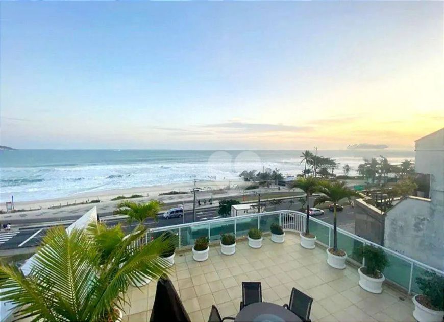 Condomínio Port Brise - Cobertura Duplex beira mar totalmente reformado com vista mar cinematográfic
