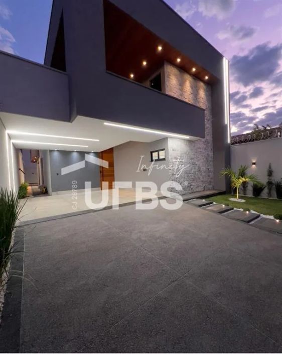 Casa 03 Suítes com piscina e acabamento em Alto Padrão