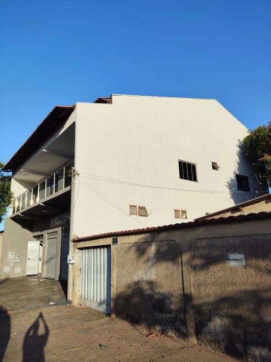 Sobrado para venda possui 278 metros quadrados com 4 quartos em Jardim Dom Fernando I - Goiânia - GO