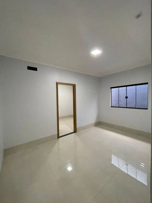 Casa térrea com 3 quartos 3 suites 1 lavabo no setor Goiânia 2.