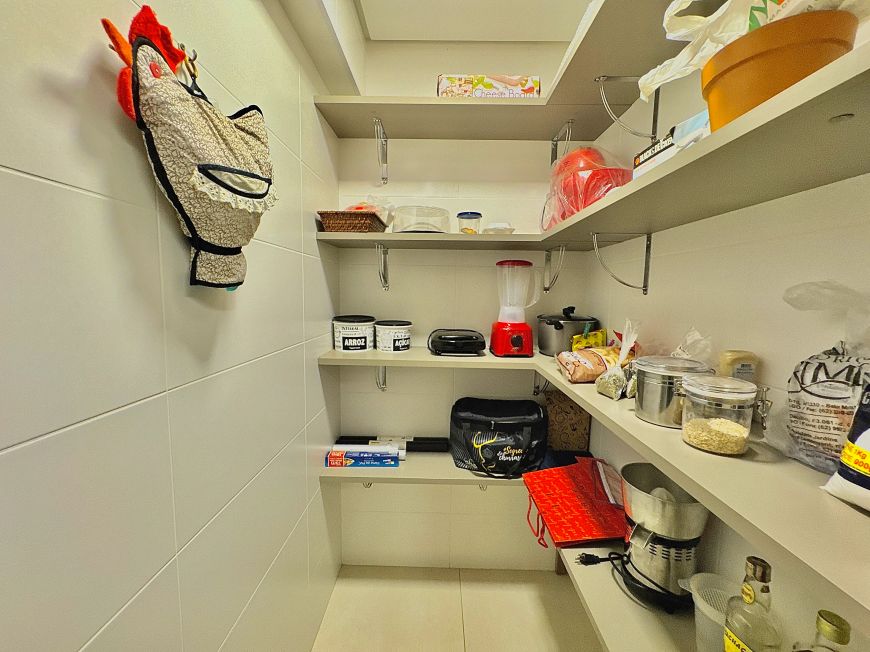Apartamento com 150 m2, 3 suites, Cozinha Fechada, Sol da Manha, ao lado do Bougainville