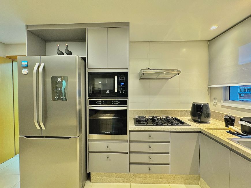 Apartamento com 150 m2, 3 suites, Cozinha Fechada, Sol da Manha, ao lado do Bougainville
