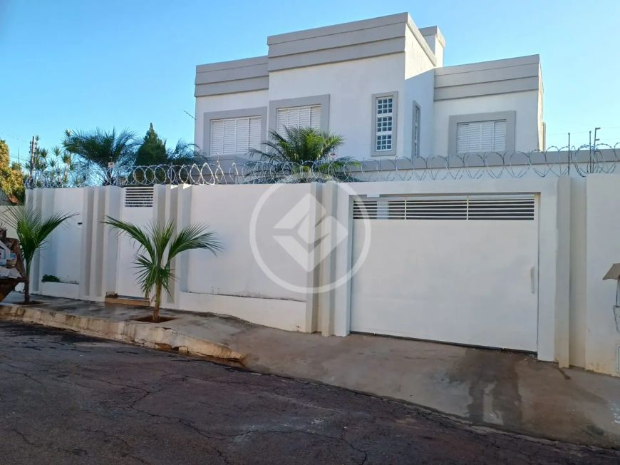 REF:OFFICE2521 Casa no Setor Sul, sendo 4 quartos com 202,26m²,Goiânia-GO codigo: 70137