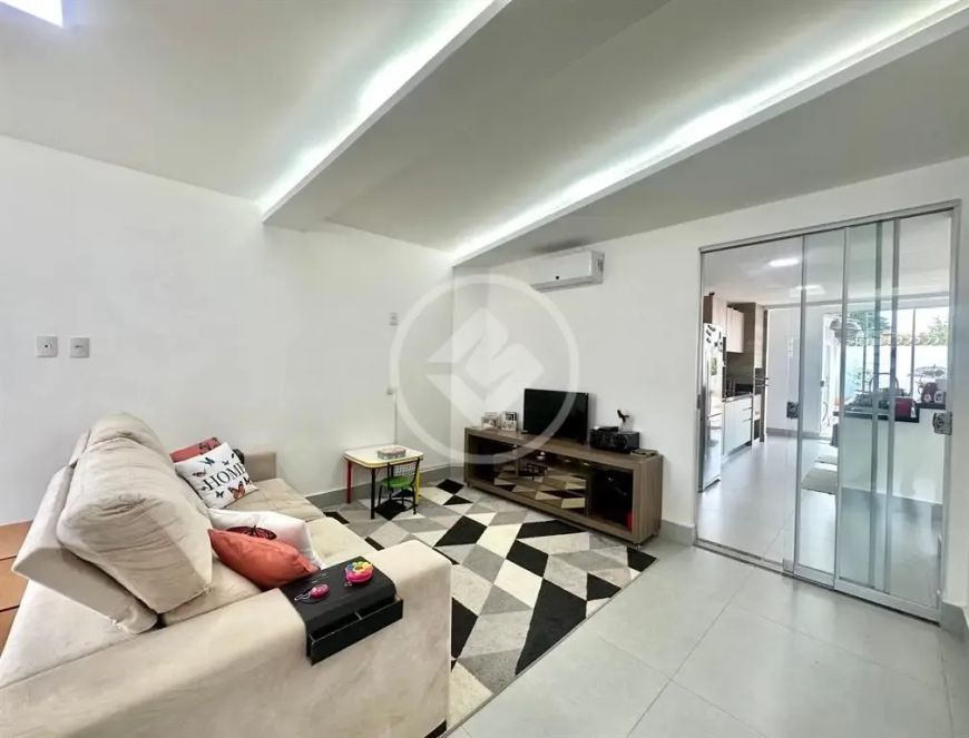 REF:OFFICE2521 Casa no Setor Sul, sendo 4 quartos com 202,26m²,Goiânia-GO codigo: 70137