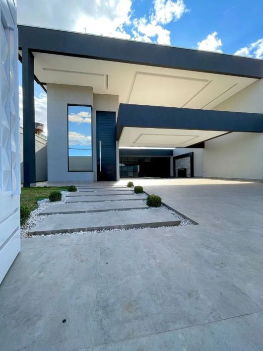 Casa de Alto Padrão à Venda no Parque Anhanguera - Goiânia