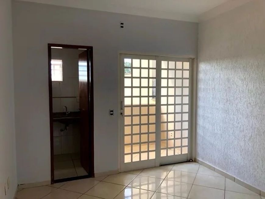 Sobrado para venda possui 200 metros quadrados com 4 quartos