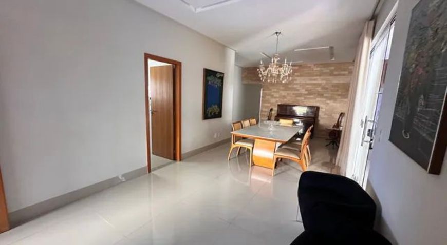 Casa de condomínio térrea para venda tem 256 metros quadrados com 4 quartos