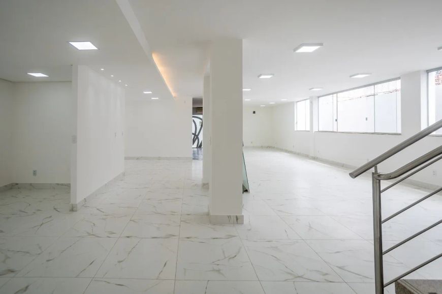 Sobrado comercial Lote 561,36m² Área construída 288,11m² Setor Sul Goiânia
