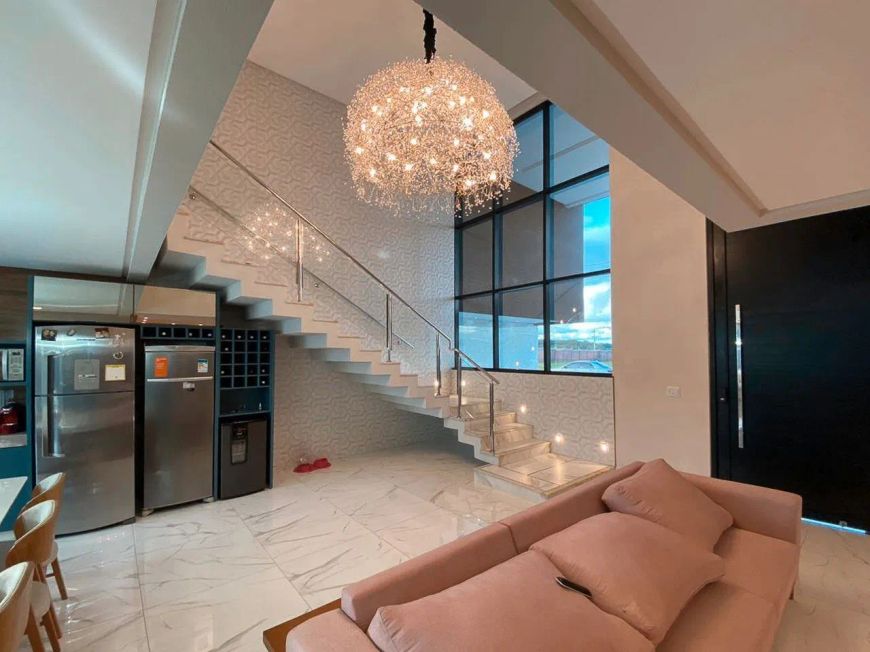 Imóvel para venda possui 250 metros quadrados com 4 quartosSobrado de Alto Padrão, 250m², à venda po