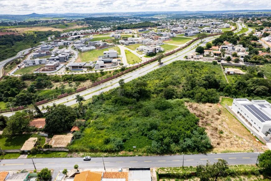 Oportunidade Única! Terreno Residencial e Comercial no Jardim Vitória, Goiânia