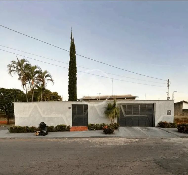 Casa Térrea 4 Quartos no Jardim Califórnia codigo: 22977