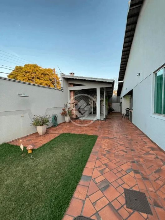 Casa Térrea 4 Quartos no Jardim Califórnia codigo: 22977