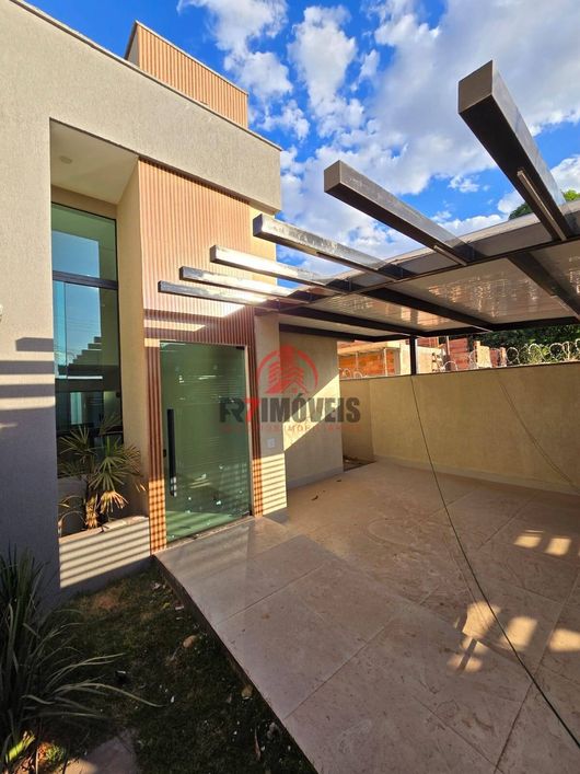 BELA CASA NO SETOR CÂNDIDA DE MORAIS – GOIÂNIA/GO