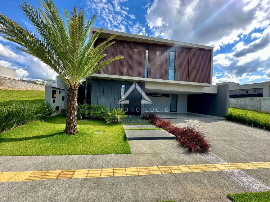 Casa à venda com Armários - Jardins Itália, 525M², Goiânia - GO