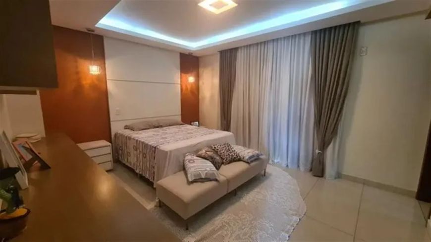 Sobrado no Jardins Lisboa com 4 suítes, sendo uma master com closet, hidromassagem e sacada.